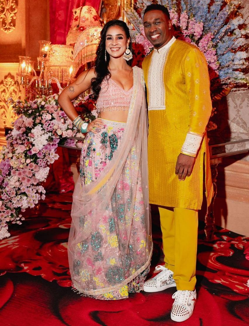 Dwayne Bravo with his wife in Indian traditional clothes. 🇮🇳❤️
