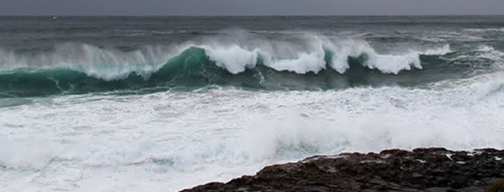 LifeguardsPMQ's tweet photo. Swell is starting to build this afternoon with its peak expected Tuesday. Whilst our protected north facing beaches may have appealing waves, we ask those who are not experienced surfers to please stay dry over the next 24-hours. The swell should dissipate by the end of the week. https://t.co/PGmOyAGh7W