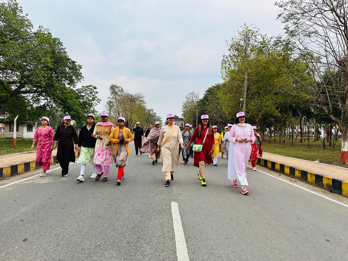easterncomd's tweet photo. #IndianArmy
#BrahmastraCorps
#RunuptoInternational
Women's Walkathon was conducted at Dipatoli Military Station. Families and children joined in for a fun-filled walk to promote women's health and empowerment.
#FitIndia
#WomenInternationalDay
@adgpi
@SpokespersonMoD
@MoHFW_INDIA
Facebook - https://t.co/N8anQIjok0
Instagram - https://t.co/lT3IsXN18M