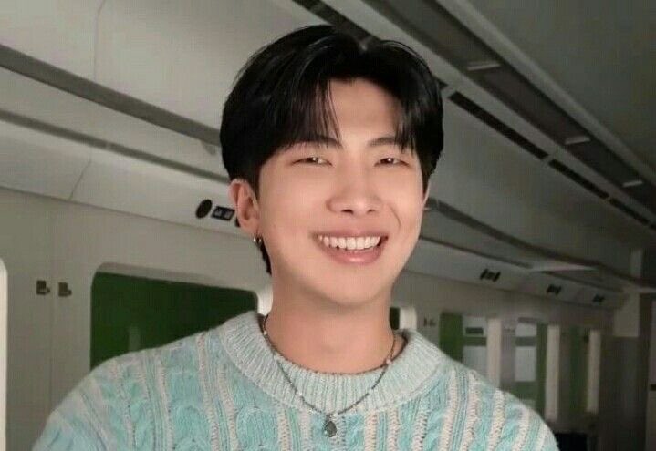 kiminjoonss's tweet photo. I'm in love with your beautiful face~ @BTS_twt https://t.co/oZZkgdEE9v