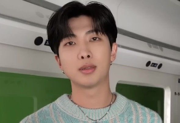 kiminjoonss's tweet photo. I'm in love with your beautiful face~ @BTS_twt https://t.co/oZZkgdEE9v