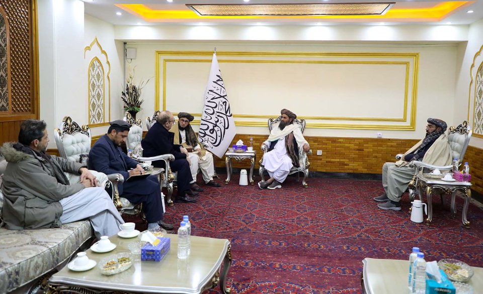 FDPM_AFG's tweet photo. 1/6: د ریاست‌الوزراء اقتصادي مرستیال محترم ملا عبدالغني برادر اخوند په خپل کاري دفتر کې د ملګرو ملتونو د نشه‌يي توکو او جرمونو پر وړاندې د مبارزې ادارې پخواني اجرائیوي رئيس پينو الارچي سره وکتل. د دغه لیدنې پر مهال دواړو لورو په اف��انستان کې د اسلامي امارت له لوري د نشه‌يي توکو https://t.co/ppNNfCStOE