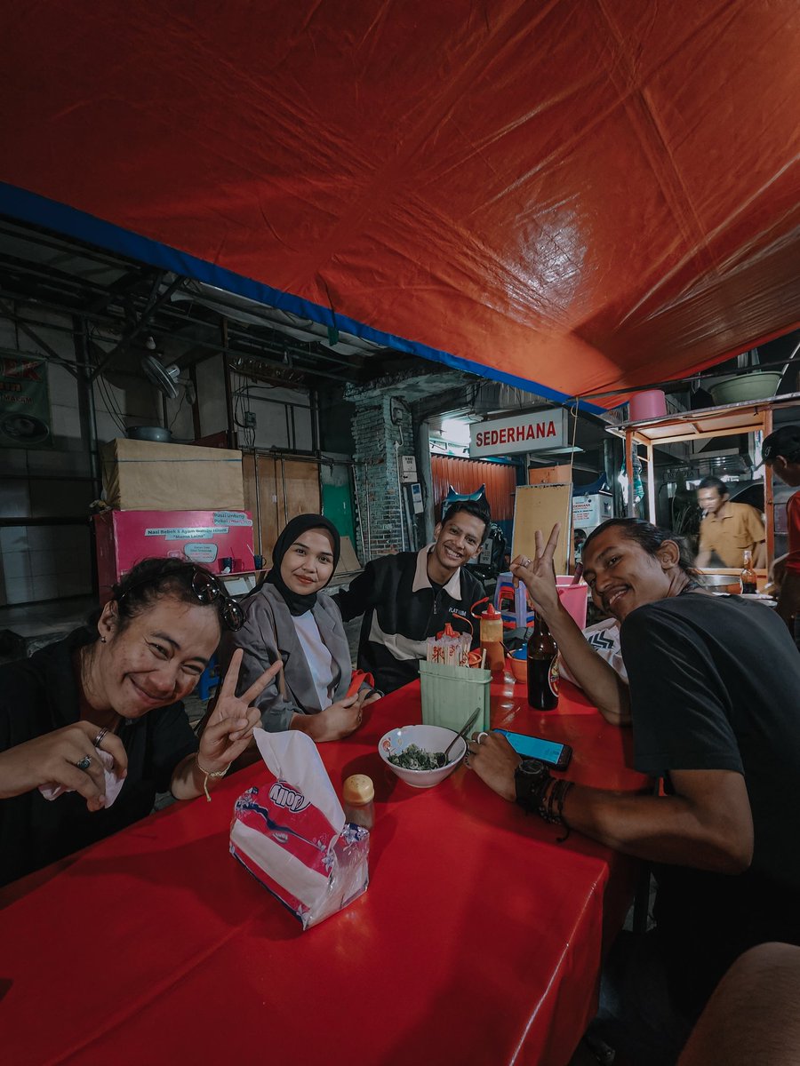 zainzaireen's tweet photo. Thank You Jakarta - Bandung for the 3 nights of wonderful journey. Setelah tiba, langsung terus diajak teman² gue yg dari jakarta ngobrol ngopi sekitar kota. Terima Kasih ya semuanya. https://t.co/ZmM3FxSNoK