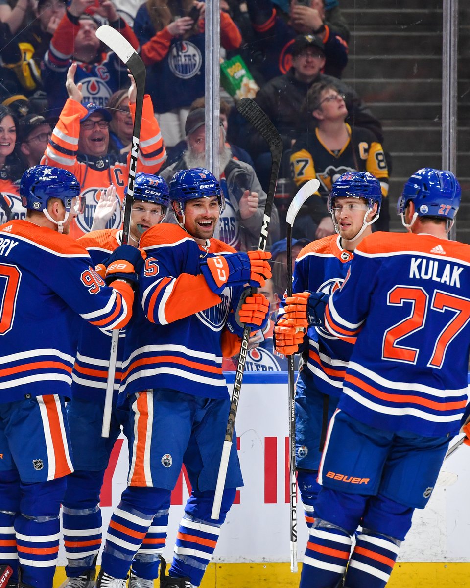 🤩 FOUR W's IN A ROW 🤩

The #Oilers defeat the Penguins 6-1 at <a href="/RogersPlace/">Rogers Place</a>! 

#LetsGoOilers