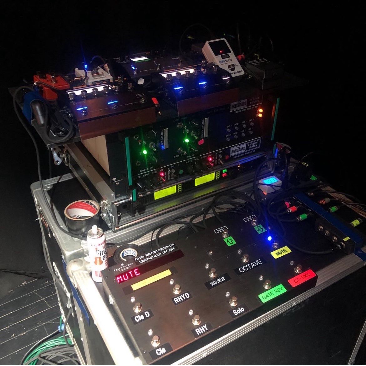 この写真見ると やっぱり布袋寅泰ギターサウンドの歪みの核となるのは