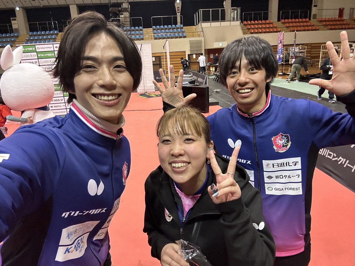 shunsaku_fukuba's tweet photo. #九州アスティーダ 最終戦…
#Tリーグ 史上に残るであろうスーパー大逆転勝利。そして今季ホームマッチ初勝利…耐えて耐えて最高の締め方で幕を下ろしてくれた選手、スタッフ、応援してくださった皆様。みんなが主役でした！アンバサダーの進退をかけ38年の人生を懸けて全身全霊で応援しました。
#卓球 https://t.co/nITxpBw4Gb