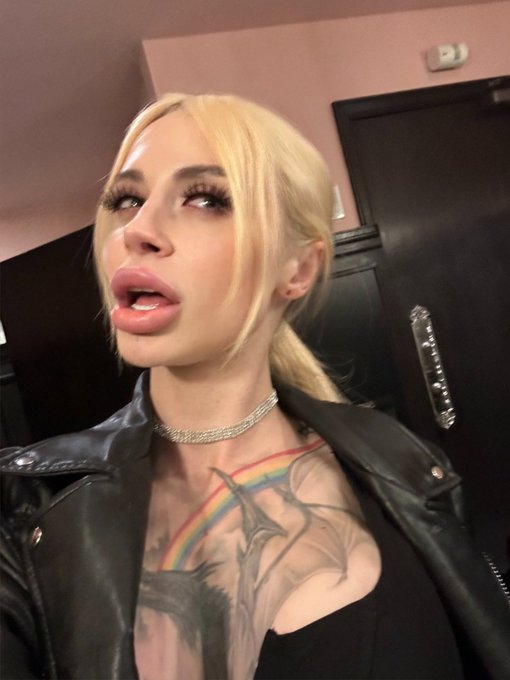 My second diner date in America 🤪🥳🔥❤️🍩 https://t.co/5q213y1Koy