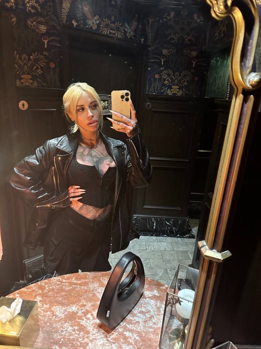 My second diner date in America 🤪🥳🔥❤️🍩 https://t.co/5q213y1Koy