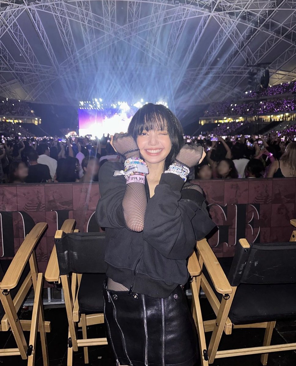 moviesmusic_th_'s tweet photo. Lisa จาก BLACKPINK ไปร่วมชมคอนเสิร์ต Eras Tour ของ Taylor Swift คืนที่ 2 ที่สิงคโปร์และได้เจอเทย์เลอร์หลังโชว์จบด้วยค่ะ ทั้งคู่น่ารักมากๆเลย https://t.co/mgGkf24VE3