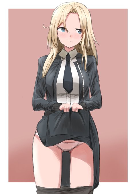 お題の呆れながら黒ストを膝まで降ろしてからスカートをたくし上げてパンツを見せてくれるホーネットさんです。 