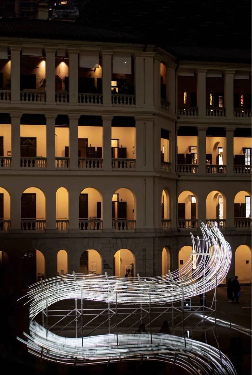 Emilylighting88's tweet image. Feather lighting installation art
#outdoor #ledstriplight