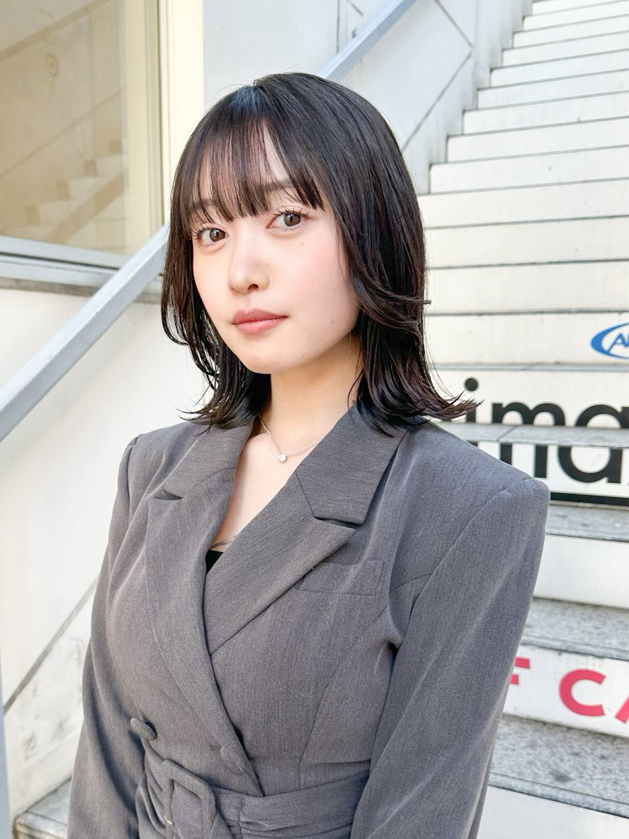 ボブから伸ばしてる方はこの髪型がおすすめ！
顔まわりにレイヤーを入れたスタイル❤️‍🔥