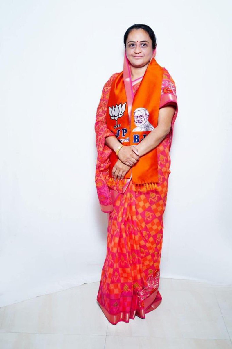 Banaskanthaabjp's tweet photo. બનાસ ડેરીના આધસ્થાપક સ્વ.ગલબાભાઈ પટેલના પૌત્રી ડો. રેખાબેન હિતેશભાઈ ચૌધરીને ભારતીય જનતા પાર્ટી, બનાસકાંઠા લોકસભા સીટના ઉમેદવાર જાહેર થવા બદલ ખુબ ખુબ અભિનંદન..!!💐

@iRekhachaudhari https://t.co/OuHyQOtPEV