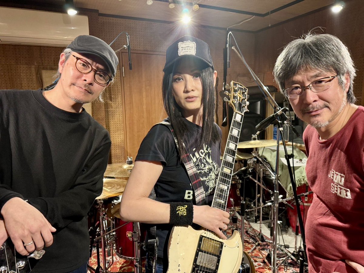 JETTSETT666's tweet photo. JETT SETTはスタジオワーク中です。
#punkrock #garage #rockandroll #pop #rockabilly #メロコア #japaneserock #ギター女子 #girlspunk #blondie #joanjett #iggypop #ramones #gabage #themuffs #hanoirocks #siouxsieandthebanshees #destroyallmonsters #marshall200 #jettsstt https://t.co/0VPpiZZDkV