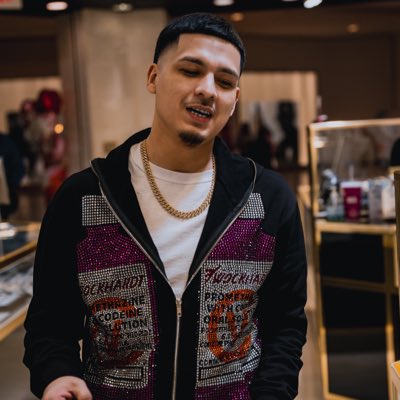 Izzy93 tweet media