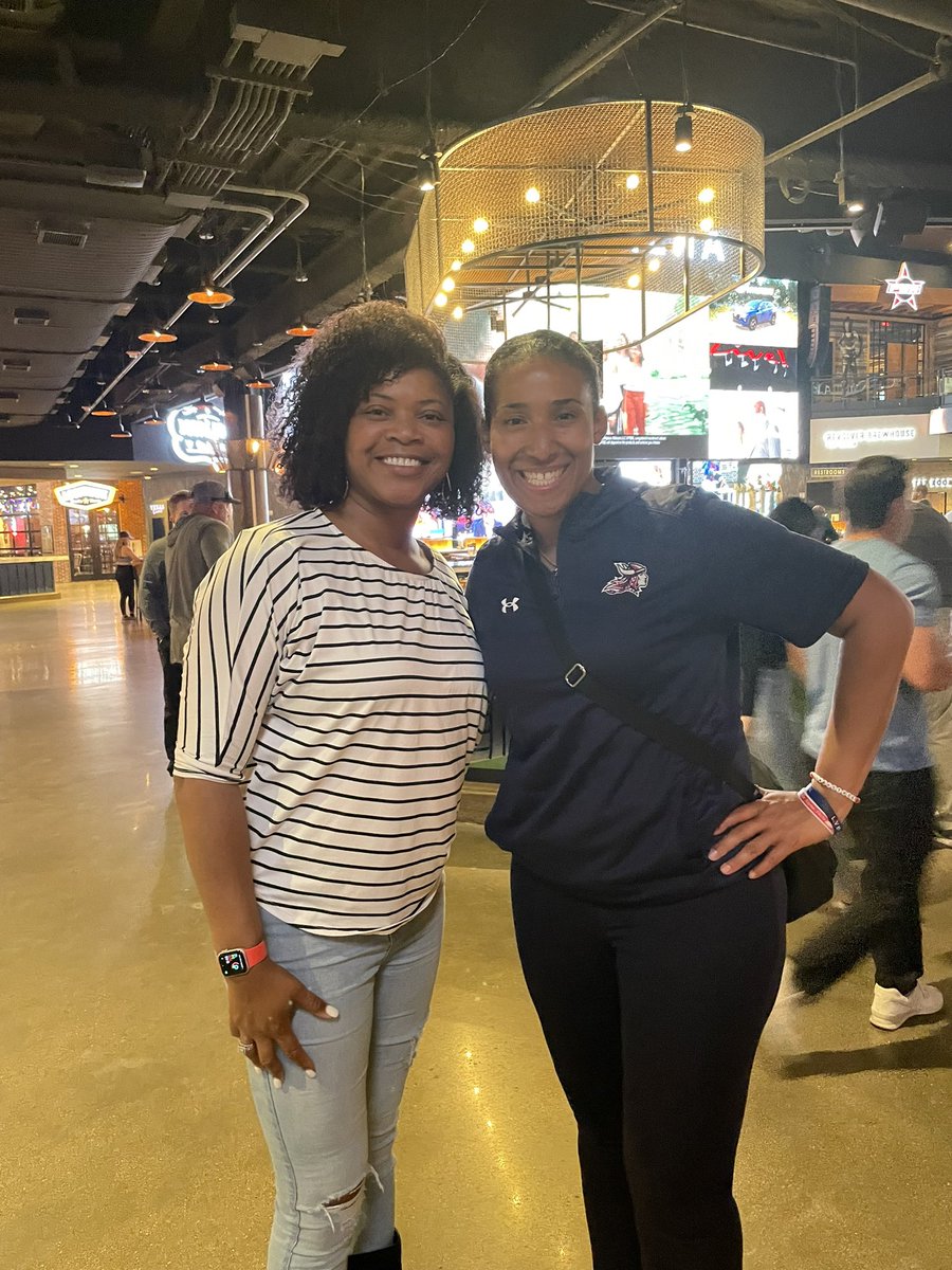 ChristinaJamer4's tweet image. Enjoying my time here at the @THSCAcoaches R.O.C.K. Symposium w/ my mentee Coach Jackson! And it’s always great hear from! #RockStar #mentor #mentee