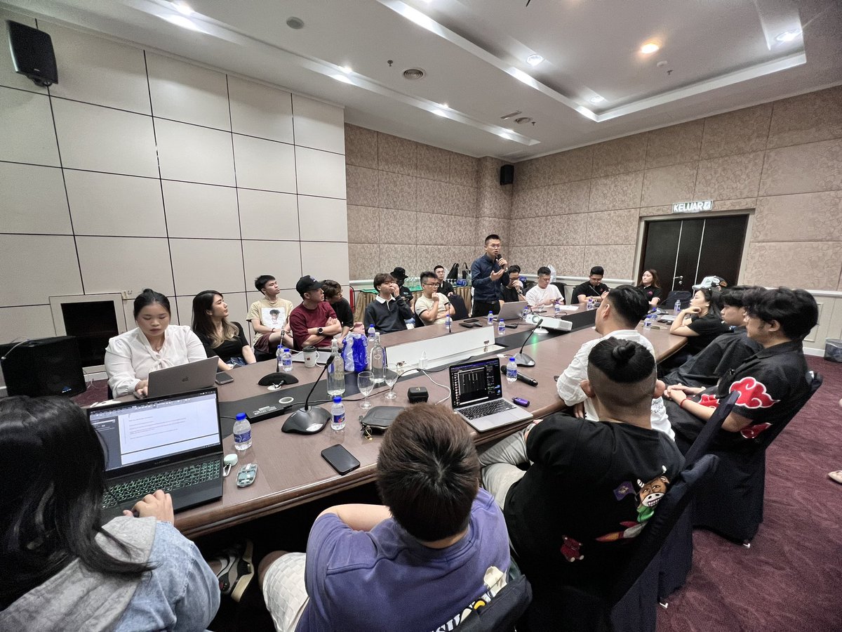 chiaweiloon96's tweet photo. 马来西亚🇲🇾Web3领导峰会2024圆满成功❤️
昨天下午虽然是短短的3小时的时间大家一起达成共识
大家希望接下来马来西亚Web3越来越好🤝🏻
#BitcoinTheMoon
#SUMMIT2009 https://t.co/hyAVFZUHzH