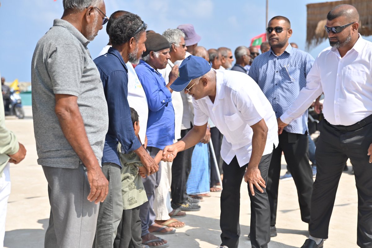 ރައީސް <a href="/ibusolih/">Ibrahim Mohamed Solih</a> މަޖިލިސް20 ރ.އިނގުރައިދޫ ދާއިރާގެ މިޕާޓީގެ ކެންޑިޑޭޓު <a href="/Kinolhahusalley/">Saleem Hussain</a> ގެ  ކެންޕެއިންއަށް ރ.އިނގުރައިދޫ އަށް ވަޑައިގަތުމުން ހޫނު މަރުޚަބާއެއް ދަންނަވައިފި.

3️⃣✅
#VoteMDP #VoteSalley 
#Inguraidhoodhaairaa 
#MisraabuHamaMagah