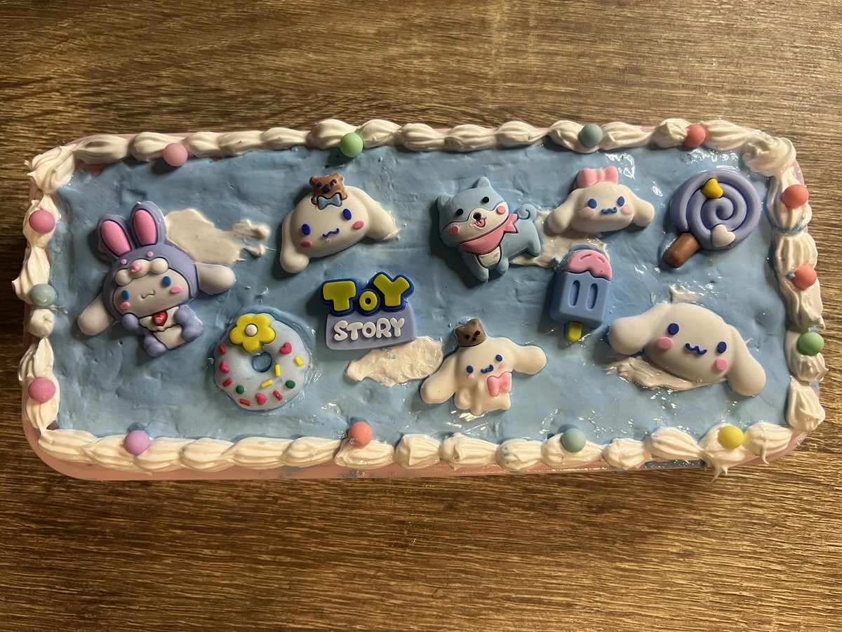 ใครสนใจอยากได้กล่องดินสอฝีมือชบึ้ง ฟรี ✨ (จ่ายแค่ค่าส่ง) เพียงแค่รีทวิตนี้แล้วบอกว่า “ชอบชบึ้งตรงไหน และทำไมถึงรู้จักชบึ้ง” รับสิทธิลุ้นรับไปเลยยยย อย่าลืมส่งกันมาเยอะๆนะคะ