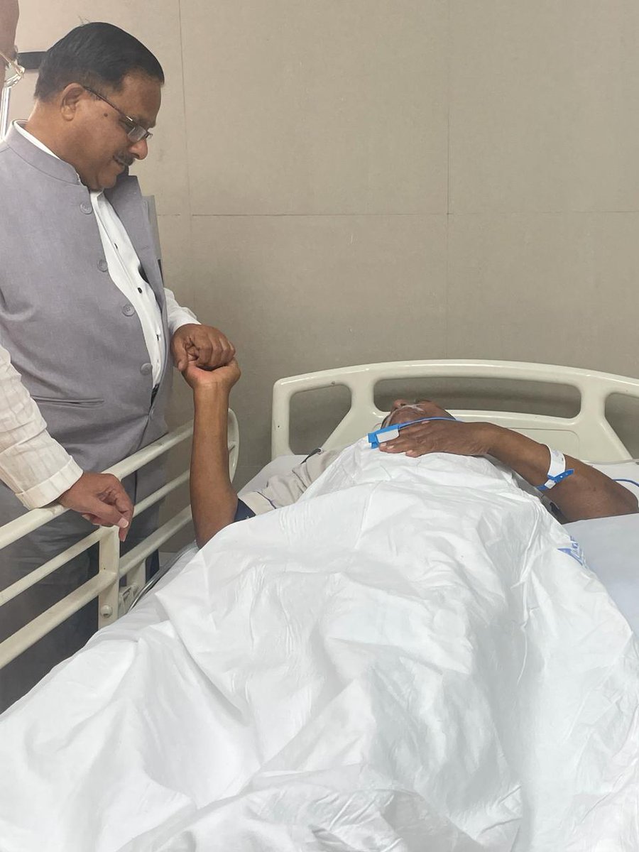 AgrawalRMD's tweet photo. A very senior leader of BJP and sitting MP Ramesh Jigjigani from Bijapur loksabha got suddenly ill.

Reached Belagavi today and went directly to see him. He is a very lively person &amp; feels as if nothing has happened.

@JPNadda @BYVijayendra @BJP4Karnataka @blsanthosh @AmitShah https://t.co/vfw0US0629
