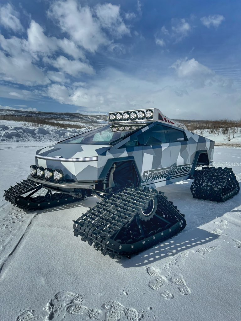heavydsparks801's tweet photo. Hereβs a ton of cool action shots of #Cybertrax if anyone needs new wallpaper
@Tesla @cybertruck https://t.co/ALSzQrPoLr