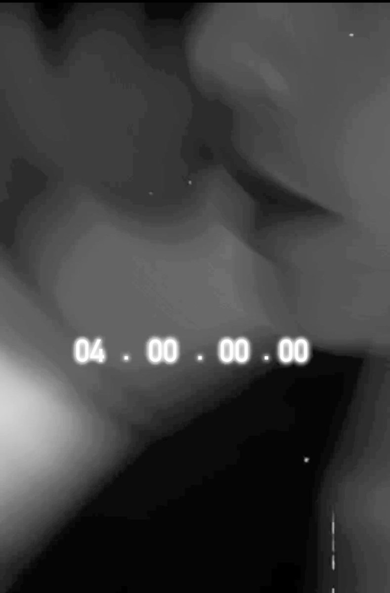 menggelembungg's tweet photo. Okay, WHO???

#StayTuned4minutes https://t.co/kZamhl4ywq