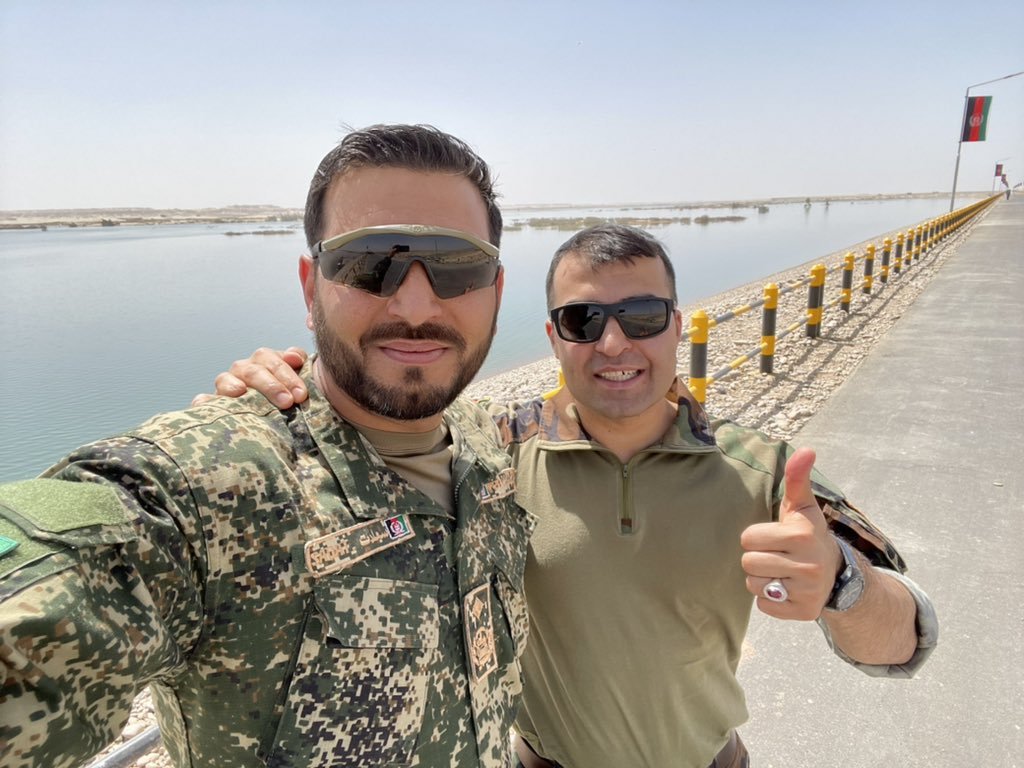 خوشحال سادات:
موږ غلي ناست نه یوو، بیرته راګرځو، له طالبانو خپل وطن آزادو او ډېر ژر به تورې، تیارې له منځه ولاړې او رڼا به خوره شي.

وایي، سمیع سادات هڅه کوي چې د یو شمېر هېوادونو ملاتړ ترلاسه او بیا خپلې مبارزې ته دوام ورکړو.۱/۲