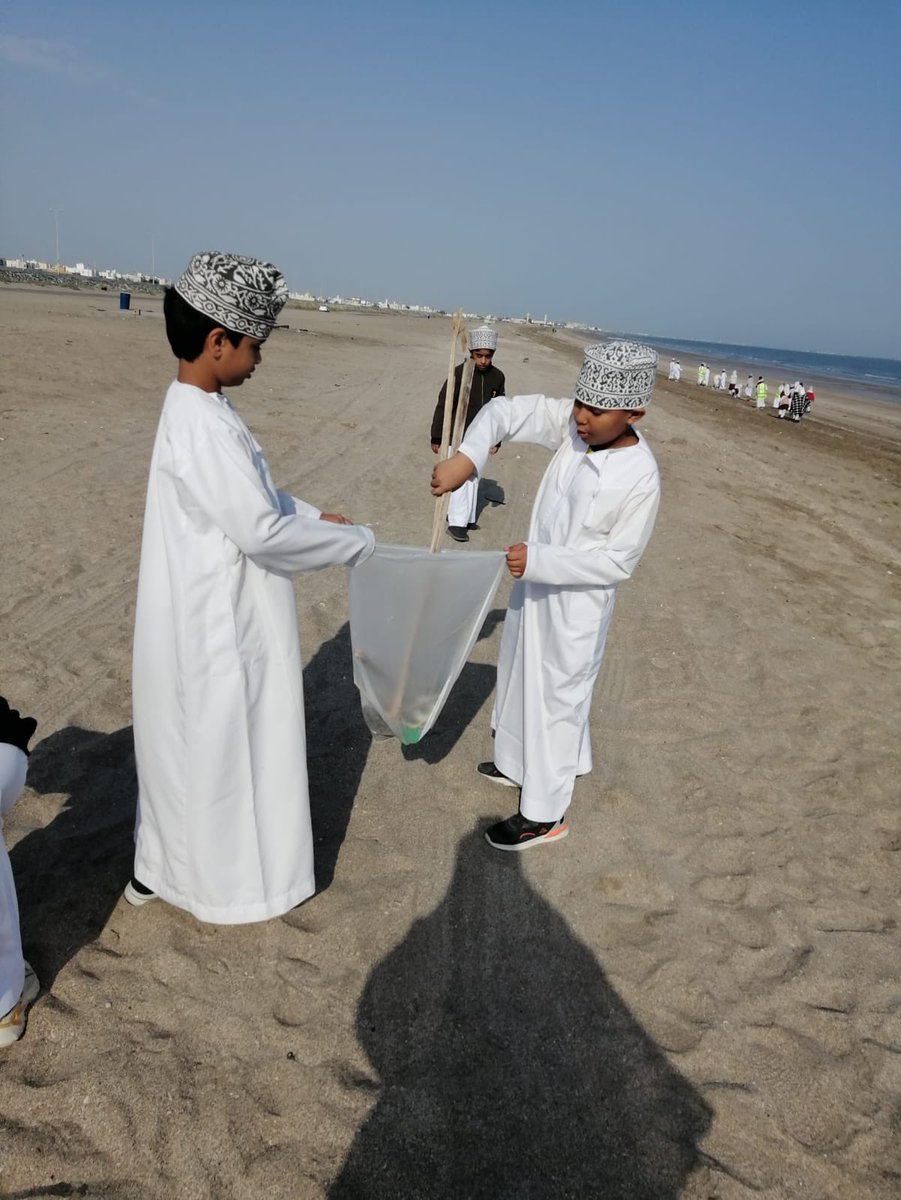 EduGovSbt3332's tweet photo. جانب من مشاركة طلبة المدرسة للرحلات العلميه لتنظيف الشواطئ ضمن فعاليات #الأسبوع_الوطني_للعلوم٢٠٢٤_جنوب_الباطنة
#STEM202
#فعاليات_تعليمية_جنوب_الباطنة https://t.co/nrpwi7KZ8p