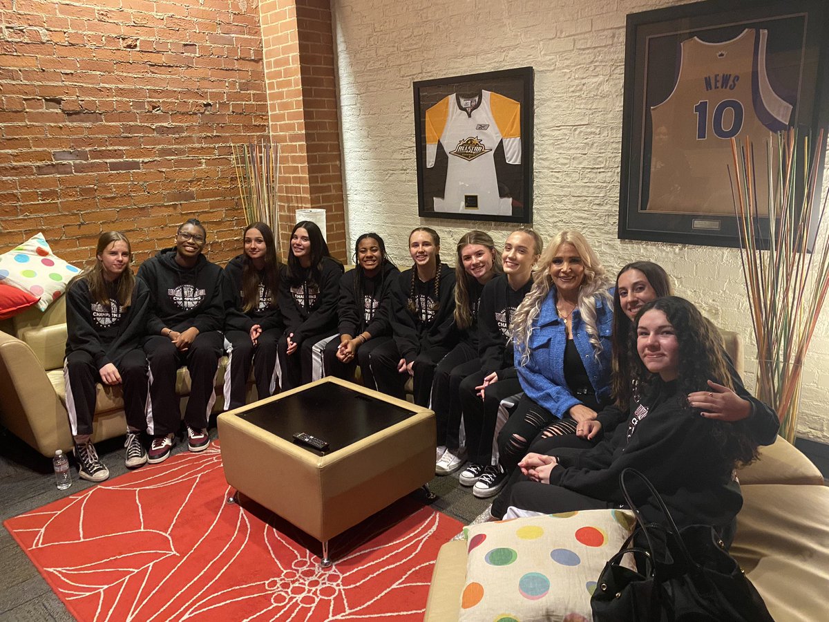 VClions's tweet image. Huge thank you to @heykevinjohn and @MattGeorgeSAC for inviting our Lady Lions to the studio‼️ IT WAS A GREAT DAY TO BE A LION‼️ #VCALionsUniverse #VCAGals 🦁🏀❤️