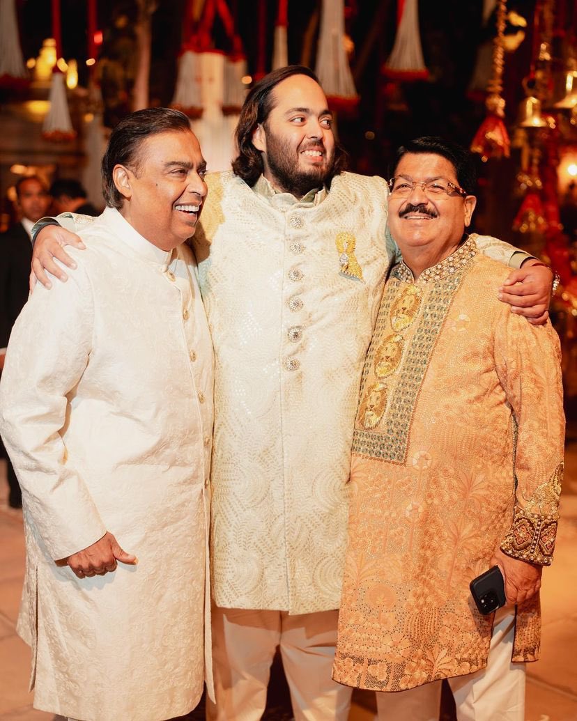 Netra24_'s tweet image. "Unforgettable Moments Unfold at Anant Ambani and Radhika Merchant’s Grand Pre-Wedding Festivities in Jamnagar! 💫✨ #Voompla #Bollywood #AnantAmbani #RadhikaMerchant"