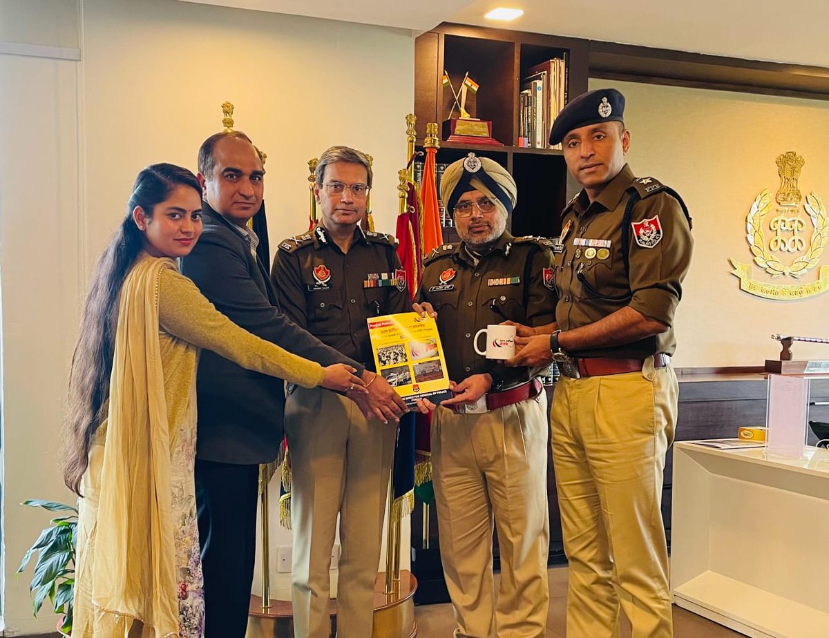 DGPPunjabPolice's tweet photo. Today the #SadakSurakhiyaForce handbook was launched, marking a significant step towards safer roads in #Punjab 

SSF’s  first month performance is commendable - 1053 accidents attended, 784 victims provided first aid, 574 seriously injured individuals taken to hospital care, with an impressive average response time of 6 minutes 29 seconds! 

@PunjabPoliceInd is committed to make #Punjab roads safe as per the vision of CM @BhagwantMann