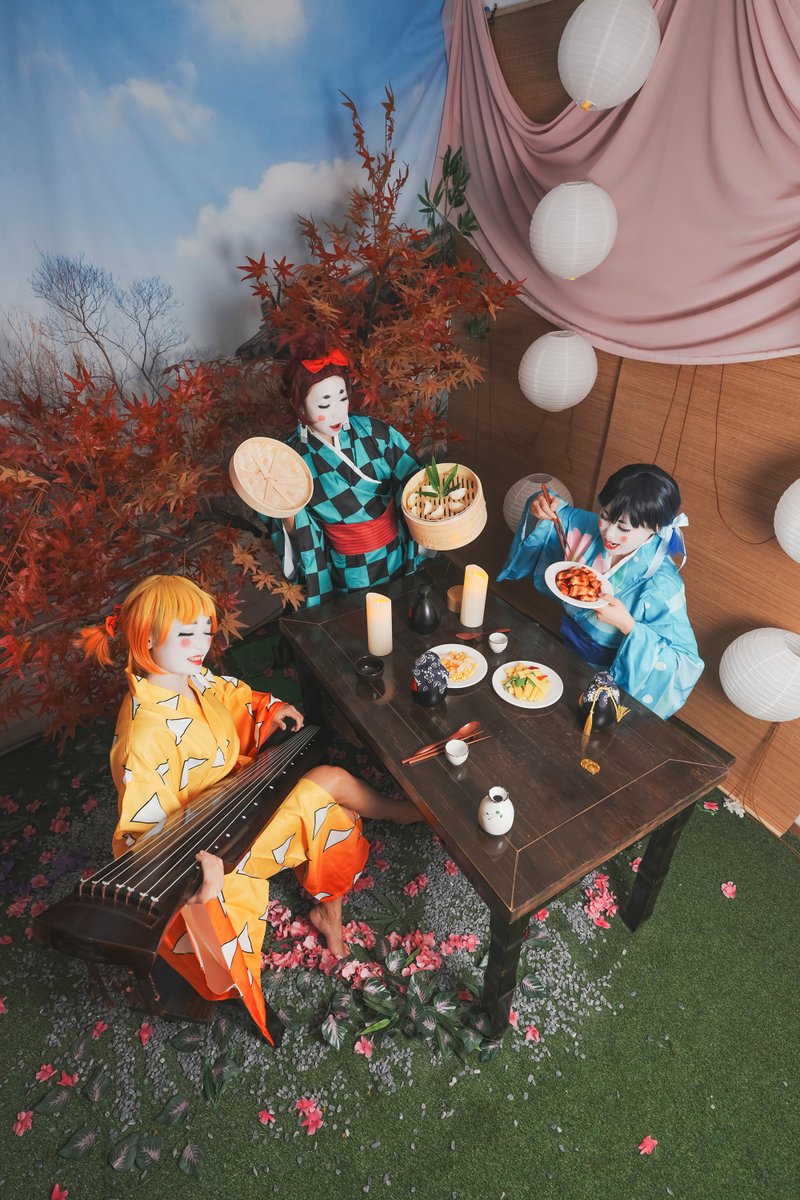 귀여운데 무서운 팀코스 보실래요?^^
캐릭터가 계속 바뀌니까
코스어 123으로 표기합니다 ㅋㅋ

사진 <a href="/aaapp37/">외계인똥</a> 똥님
코스어1 <a href="/snkd2/">욷</a> 
코스어2 <a href="/hahihihohu/">소희(Annko)</a> 
코스어3 <a href="/pisonesama/">김크로스피터/주원맘</a> 
스튜디오 <a href="/Rans_Studio/">란즈 스튜디오</a> 

타래로 쭉쭉