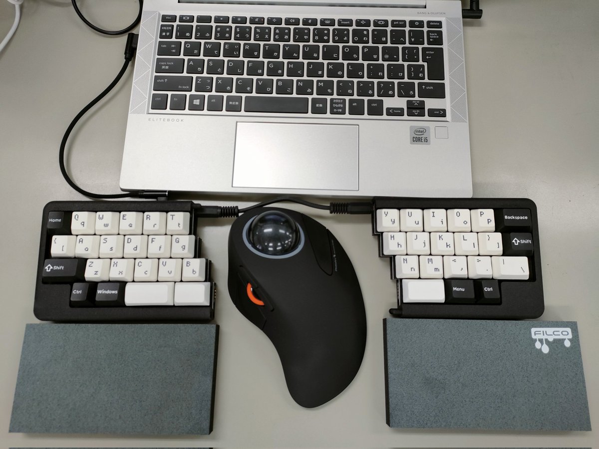 157w_allian's tweet photo. キーケットで購入したFILCOさんの分離型リストレスト
Maglit40に幅と高さピッタリでした⌨🖲⌨
#Maglit40
#自作キーボード
#FILCO https://t.co/l4xPNS0muY