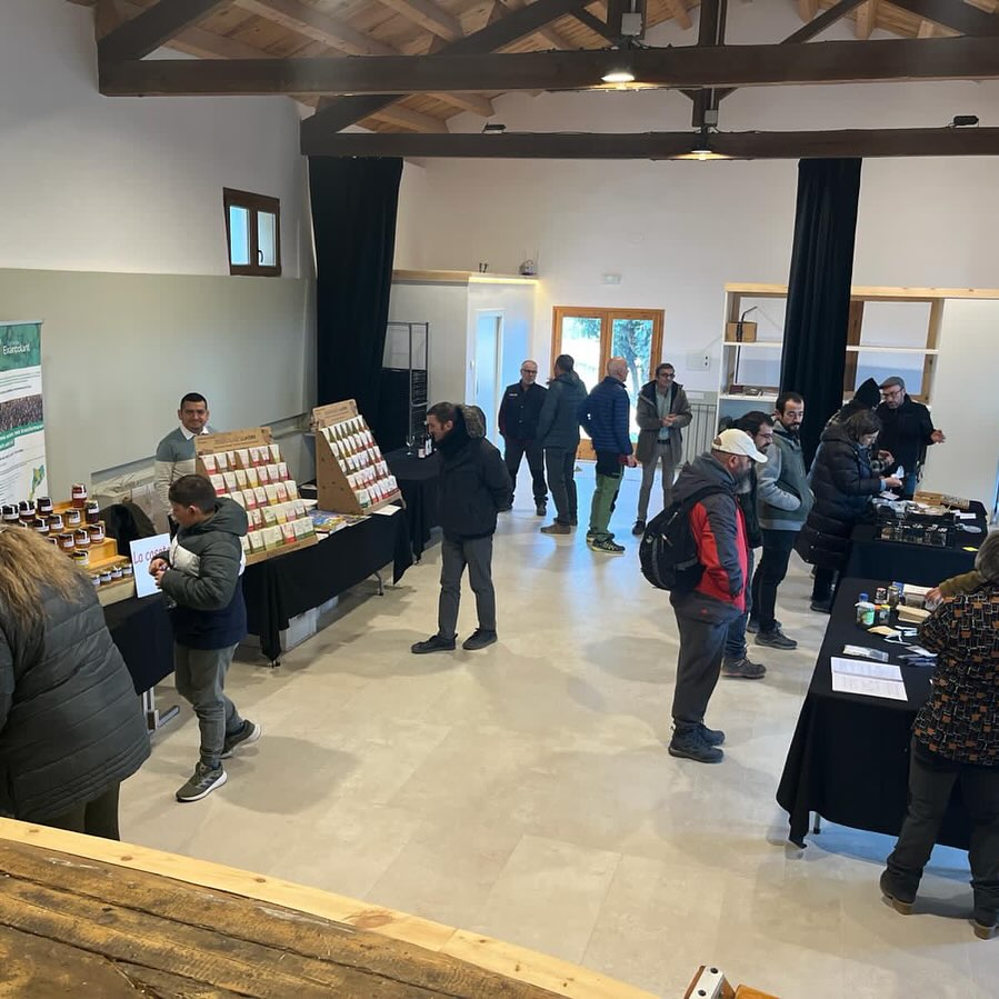 Ahir vam viure la 12a Matinal d’Intercanvi de Llavors de la Catalunya interior.
👉 Moltes gràcies a totes les persones que la van fer possible, en especial a <a href="/eltrillargen/">El Trill - Argençola</a> per organitzar-la.

📸 Fotografies de l' <a href="/eltrillargen/">El Trill - Argençola</a>

#Argençola #ViuelBosc