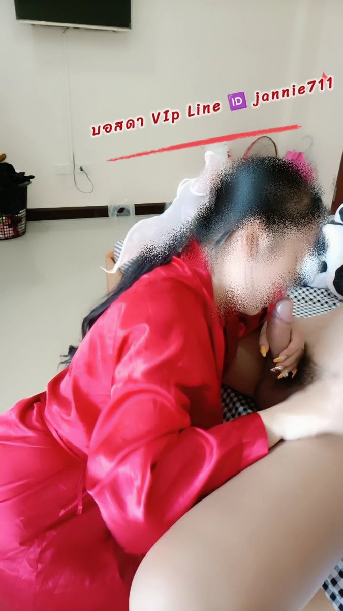 yadaxz8's tweet photo. วันหยุดของบอสดา

    ในวันหยุดทั้งที นอนเขี่ยโทรศัพท์อยู่ จู่ๆก็มีอารมณ์  เลยโทรให้เพื่อนชายมาหา  หลังจากนั้นก็ตามภาพเลยค่ะ
   ที่เเรกก็เขี่ยโทรศัพท์เล่น เล่นไปเล่นมา โดนเขี่ยเม็ดซะงั้น บอสก็ไม่พูดไรมาก 
เพราะมันแฉะไม่ไหวแล้วจริงๆ

คลิปเต็ม 👉 Line 🆔 jannie711 https://t.co/PwbAelQm23