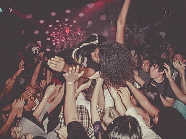 nicholesmith's tweet photo. me crowd surfing. (unknown date)
“For what it’s worth: it’s never too late or, in my case, too early to be whoever you want to be. There’s no time limit, stop whenever you want. You can change or stay the same, there are no rules to this thing…” ~F. Scott Fitzgerald https://t.co/6EJJJK8sjj