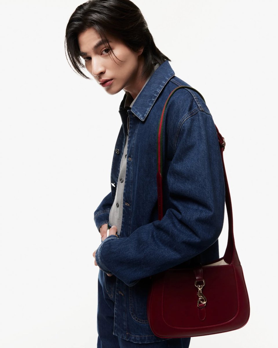 phaengnet's tweet photo. ประกาศแล้ว! Gucci ประกาศให้หนุ่มกลัฟ คณาวุฒิ @gulfkanawut ขึ้นแท่นแบรนด์แอมบาสซาเดอร์คนล่าสุดของแบรนด์ หลังจากที่ร่วมงานกับแบรนด์ในฐานะ Friend of Gucci มาตั้งแต่กุมภาพันธ์ปีที่แล้ว

#ELLEnews
#GulfBAGucci 
#Gucci #GulfKanawut https://t.co/pDrRvUCDo3