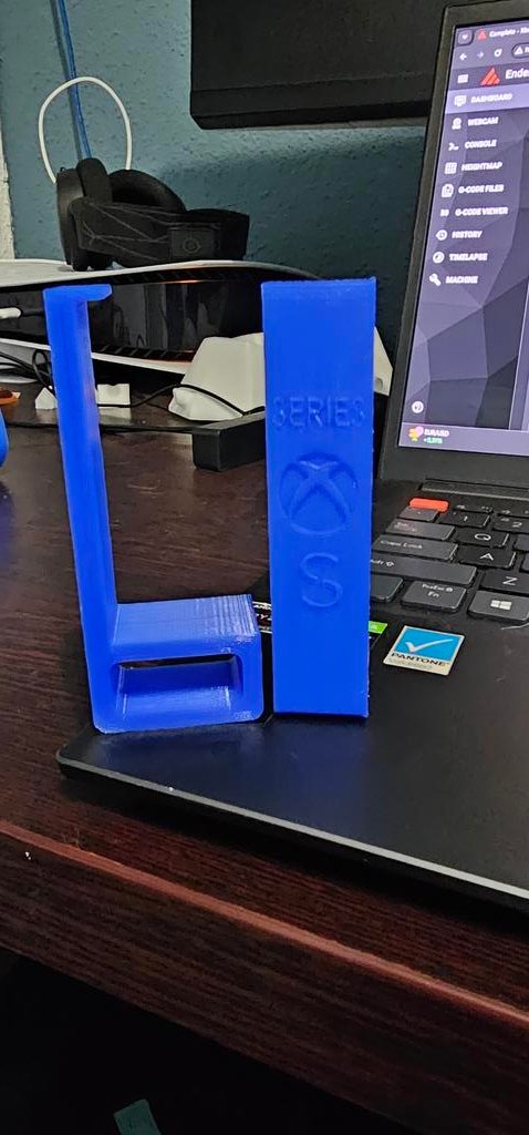 JCness_gaming's tweet photo. Xbox series S risers to keep your console safe from overheating. -R180 per set of 4 units
Fortnite X-box controller stand(ps controller for size reference) - R250

Various colors available to choose from
Shipping available RSA with postnet R99 https://t.co/tzTzOKI1Fc