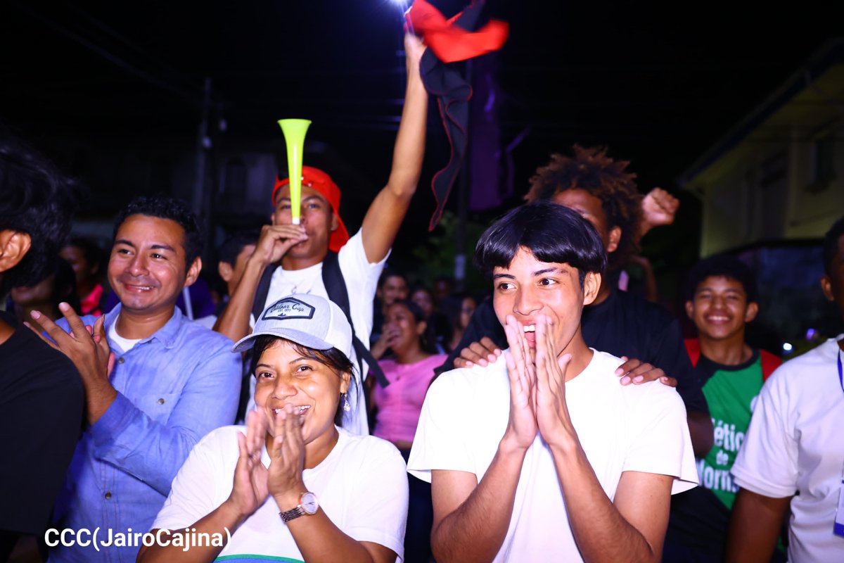 el19digital's tweet photo. #VictoriasCaribeñasFSLN
Tras el cierre del proceso electoral en el Caribe Nicaragüense, las familias destacan el ambiente de paz y tranquilidad que marcó la jornada. El compromiso ciudadano y la convivencia pacífica resaltan el espíritu democrático de la región. https://t.co/pNXes65jpw