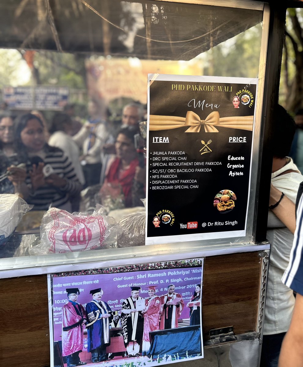 DrRituSingh_'s tweet image. आज दिल्ली विश्वविद्यालय में PHD करने के बाद पकौड़े बेचने को मजबूर !
मान सम्मान की इस लड़ाई में झुकेंगे नहीं 
“नौकरी नहीं न्याय चाहिए&quot;

Menu - 
• JHUMLA PAKKODA (best seller)
• SPECIAL RECRUITMENT DRIVE PAKKODA
• SC/ST/ OBC BACKLOG PAKKODA
• NFS PAKKODA
• DISPLACEMENT PAKKODA…