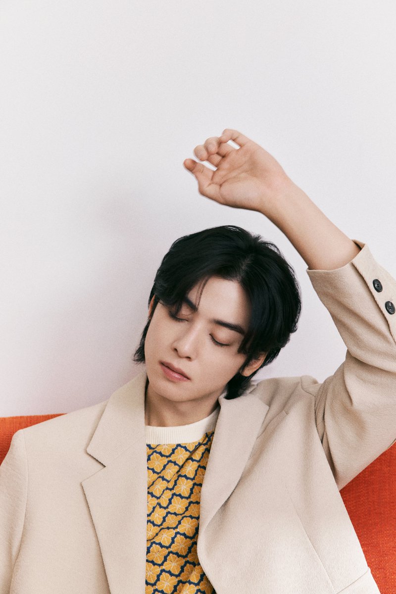 뮤즈 차은우와 함께한 리버클래시의 감각적인 
24 S/S 컬렉션을 공식몰에서 만나보세요.
liberclassy.com