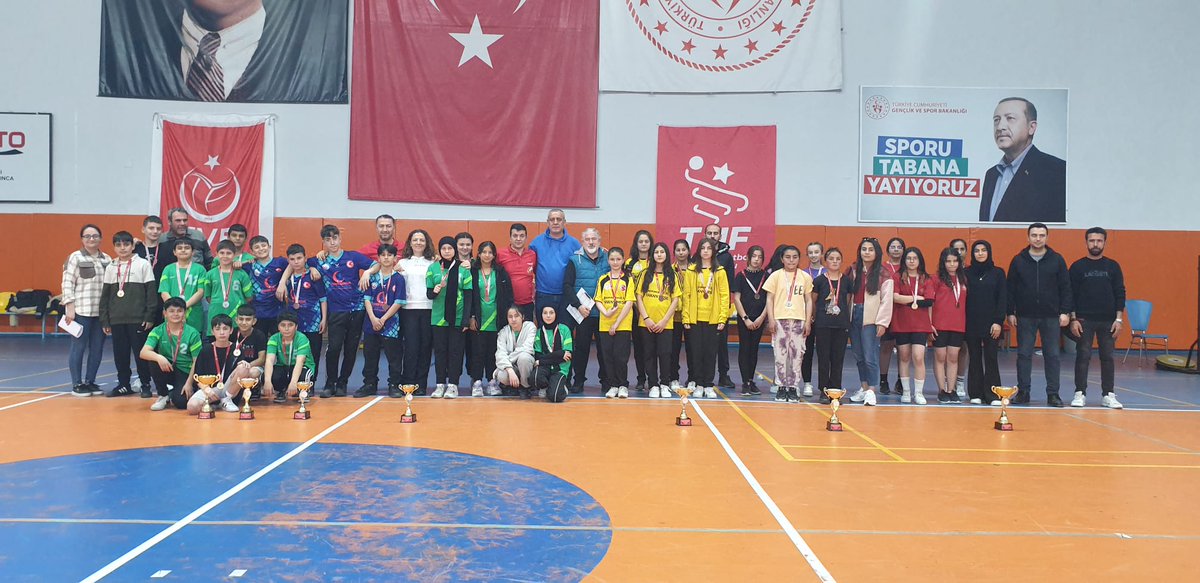 🏸 Okul Sporları Yıldız Erkek-Kız Badminton Müsabakaları sonuçlandı! 
Yıldız Erkekler:
1- Çamardı Atatürk OO 
2- Niğde İlhanlı OO 
3- Şehit Serdal Güneş İHO 
Yıldız Kızlar:
1- Çamardı Atatürk OO 
2- Çamardı Mehmet Akif Ersoy YİBO
3- Bademdere Şehit Nuri Dayan OO 
4- İlhanlı OO 🏆