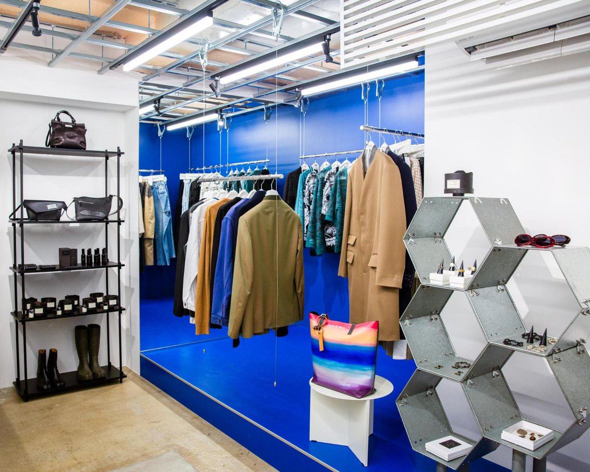 fashionsnap's tweet photo. 【新着】ハイファッションの復権を、トレンドに流されないセレクトショップ「アマノジャク」が支持されるワケ。
https://t.co/h7hiqAJkV4 https://t.co/6m4A6rRTMM
