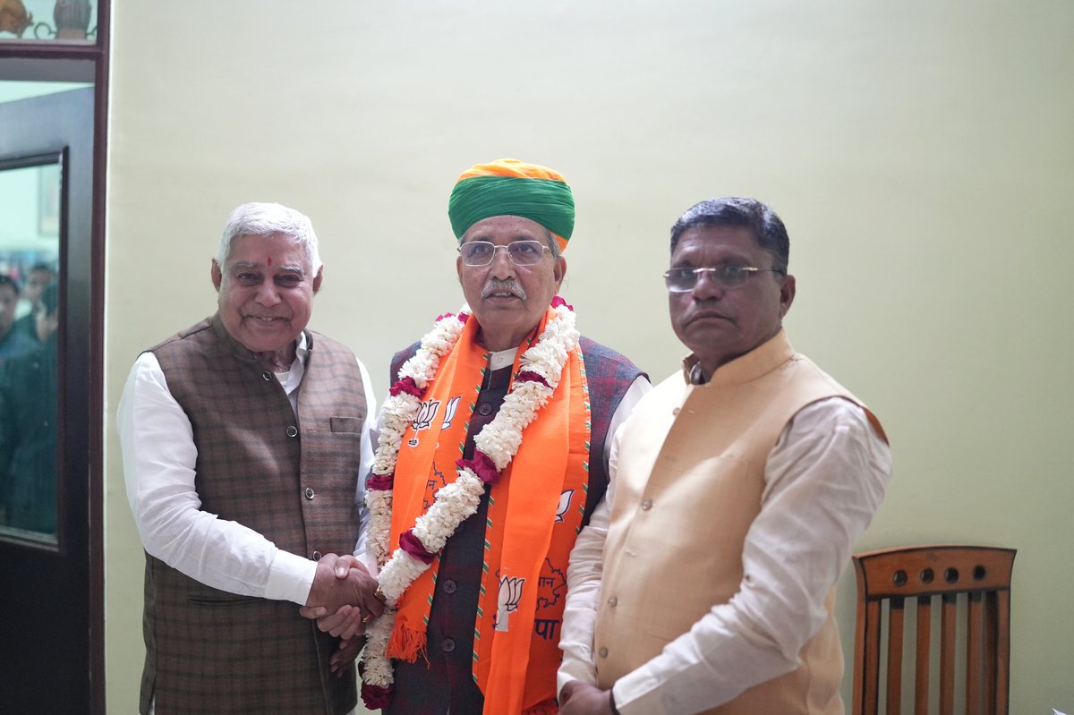 arjunrammeghwal's tweet photo. जय भाजपा, विजय भाजपा

आज बीकानेर प्रवास के दौरान श्रीडूंगरगढ़ विधानसभा क्षेत्र से भाजपा विधायक श्री @tc_saraswat जी व खाजूवाला विधानसभा क्षेत्र से भाजपा विधायक @DrVishwanathBJP जी ने भेंट करके आगामी लोकसभा चुनाव के लिए भाजपा प्रत्याशी बनाए जाने पर शुभकामनाएं प्रेषित की। https://t.co/obryQtCtNN
