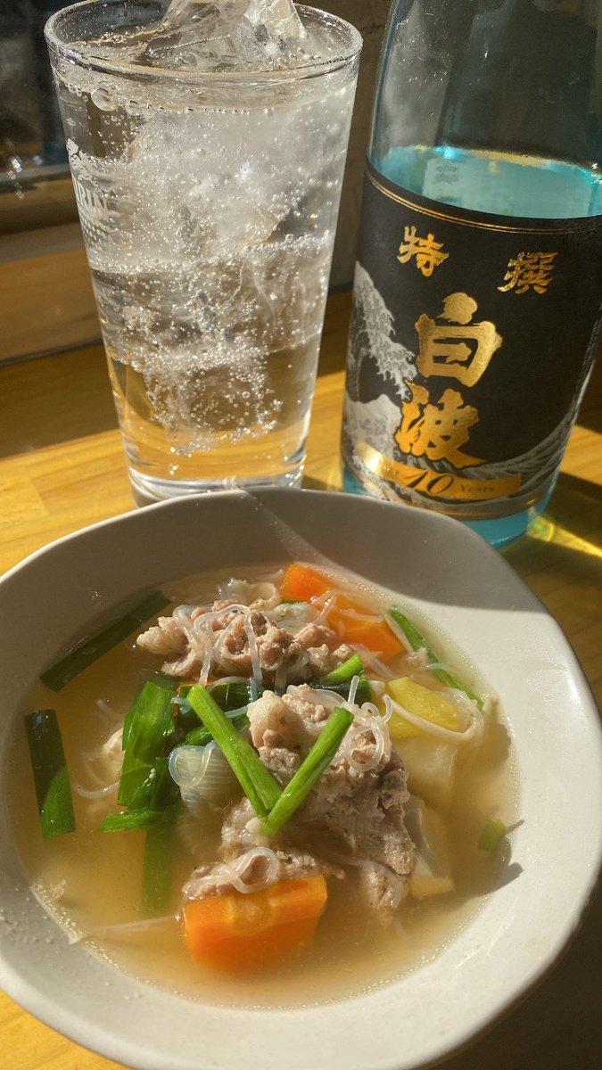 こんにちは🌞
本日月曜日15:00〜
Open致しました💐
おかわり自由のお通し、本日は野菜たっぷり栄養満点💯醤油ベースのスープです🍻
本日もお待ちしております💐

#赤羽 #赤羽グルメ