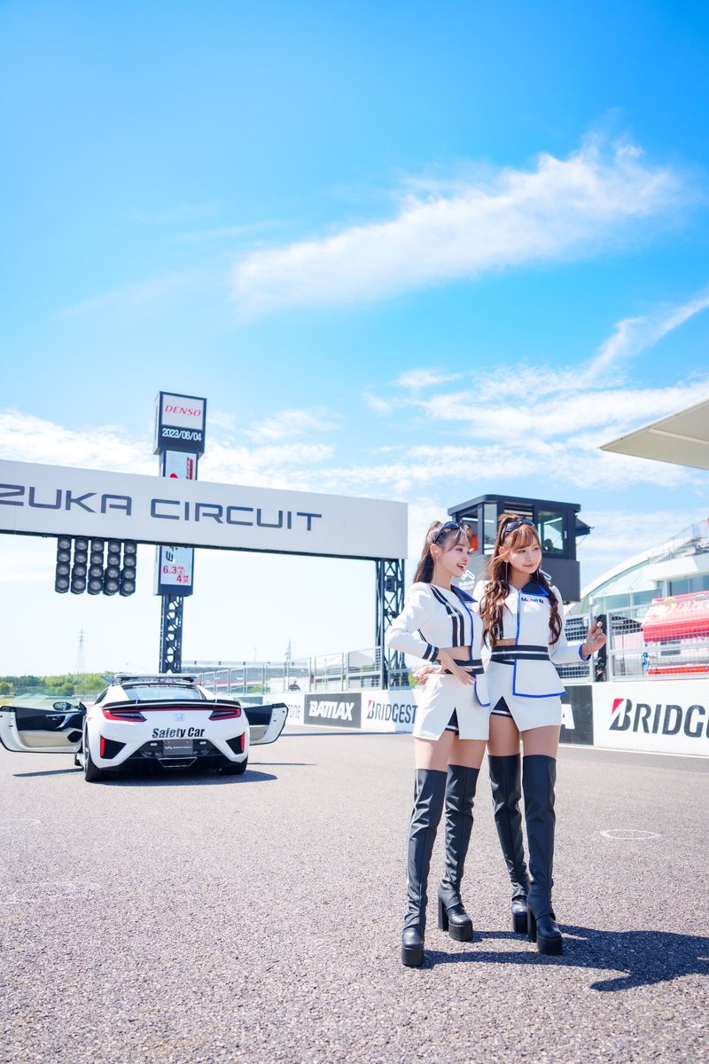 mizuki_harapeko's tweet photo. 【ご報告】
Mobil1レーシングサポーターズ2024を務めます小湊美月です💙🖤

今年も起用してくださったMobil様やチームの皆様、ファンの皆様に感謝の気持ちを忘れず、チームの広告塔として精一杯努めます。

皆さん今シーズンもMobil1のサポートチームと私たちの応援をよろしくお願い致します！✨ https://t.co/oHaFIlF1tu