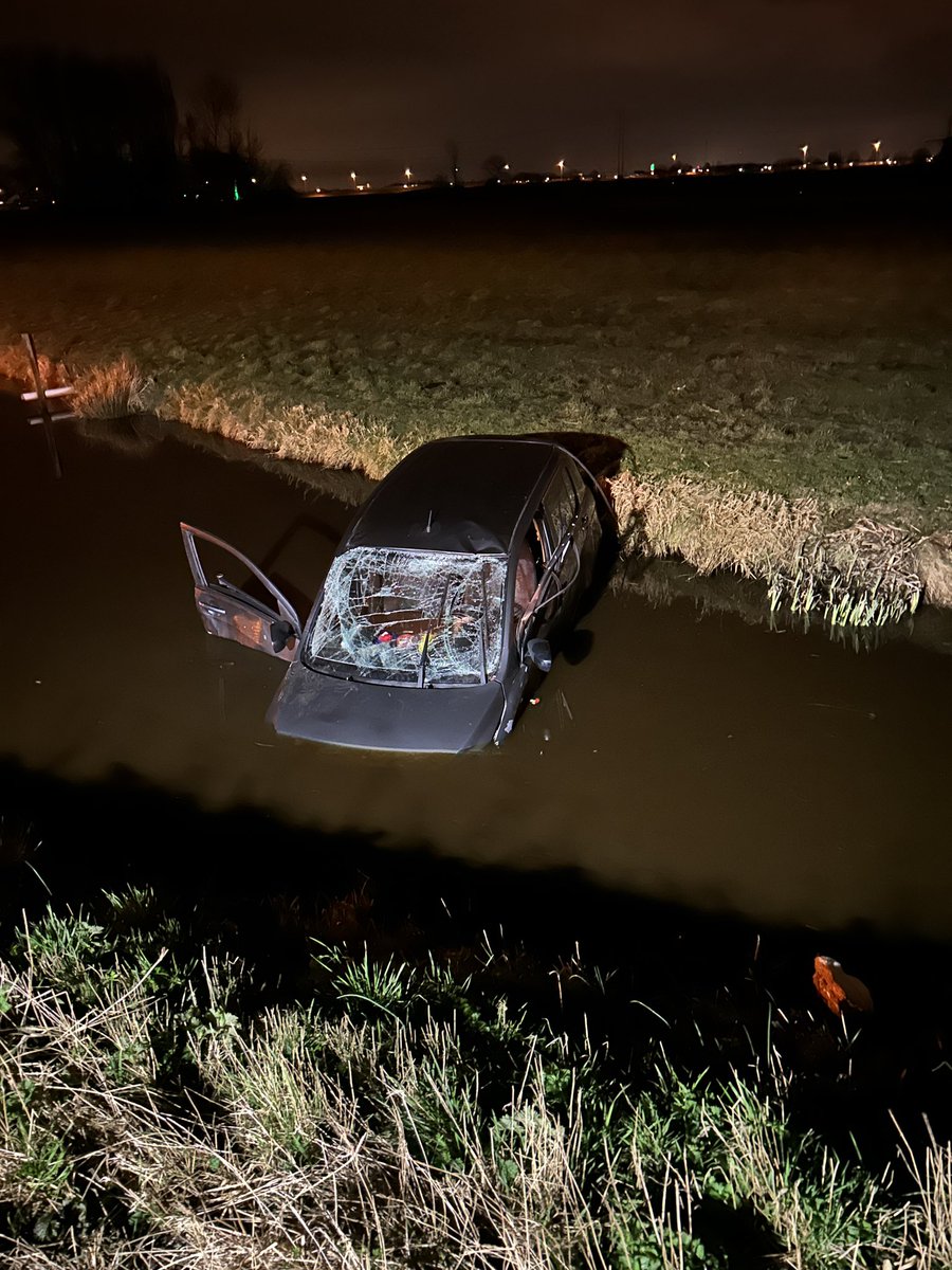 WIS_Sander's tweet photo. ❌🚧 Vanmorgen ter plaatse bij een voertuig te water, langs de #provinciale_weg #N445, ter hoogte van #hectometerpaal 4,9 in de gemeente @KaagenBraassem.

@POL_KaagenBrssm @zuid_holland https://t.co/Rk3dRSe2eS