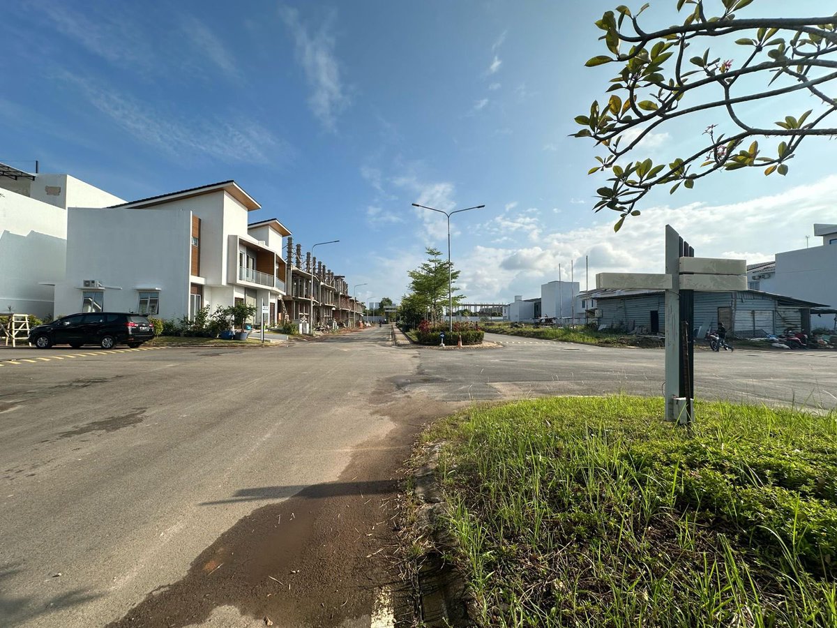 houseofbatam's tweet photo. *_DIJUAL CEPAT AZURE BAY HADAP SELATAN HOOK FULL FURNISHED🥳_*
#batam #buybybei #rumahbatam #rumahmewah #azurebay #SingaporeTheErasTour #wonderfulbatam https://t.co/Lw7Qb1i6ir