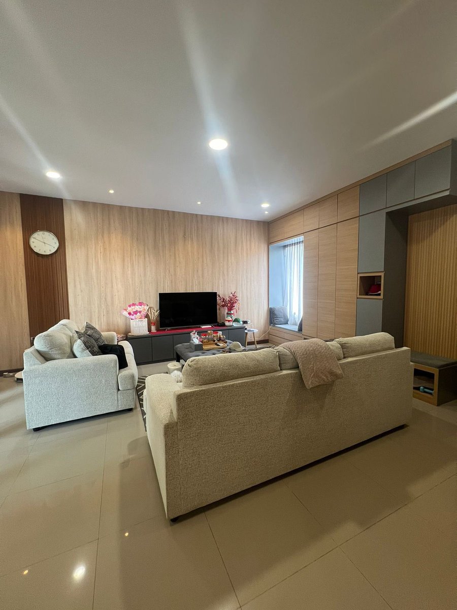 houseofbatam's tweet photo. Type 285 m² 
Luas Tanah 198 m² [ 11 x 18 ]
Hook
ROW depan 15 Meter
3 Kamar Tidur
3 Kamar mandi + aksesoris [ sekat kaca + wastafel  + Shower ]
1Kamar Pembantu 
1 Laundry
High Celling kitchen
UWTO 2040 https://t.co/2Bl5jiNzqU