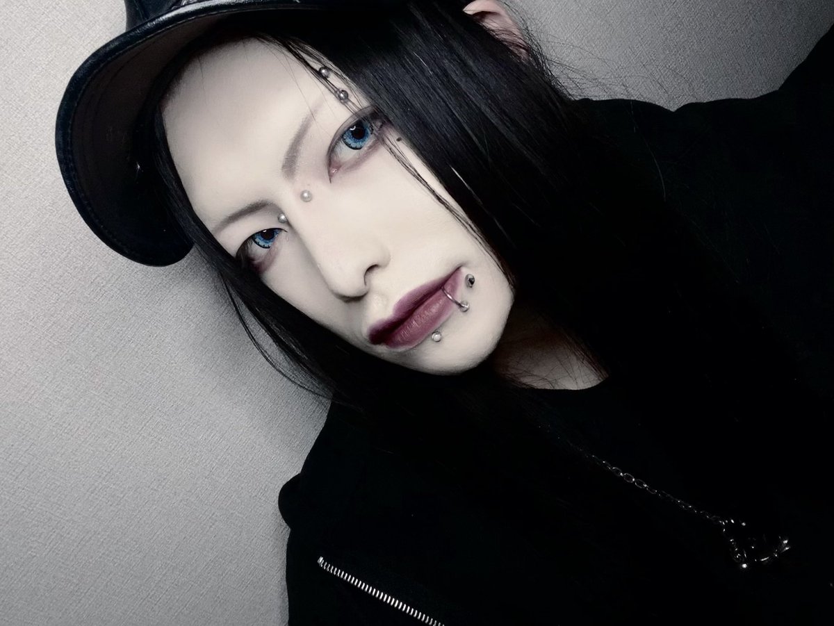 zundamoti830's tweet photo. どうもうるせぇクソピアスくんです
こんにちは https://t.co/Gg9ujt4FoP